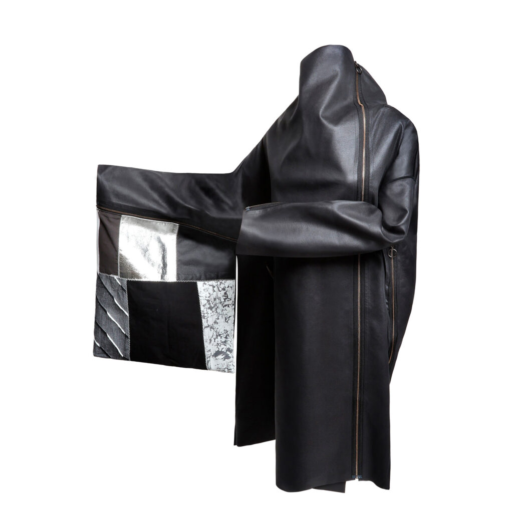 Kimono Coat “Transcends the Boundaries of Interior Design and Fashion” Cushion covers that become kimono sleeves go on sale 6/2